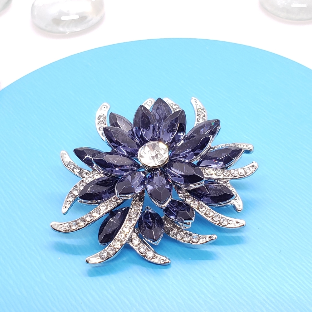 Zinc alloy flower brooch with blue and clear rhinestones